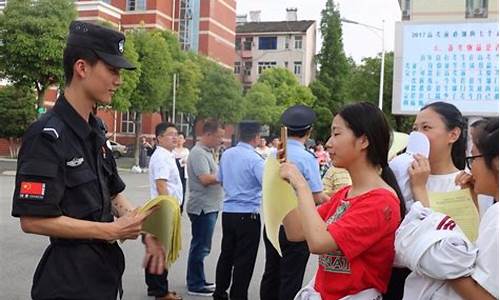 高考最帅特警祁懿走红_高考最帅特警祁懿